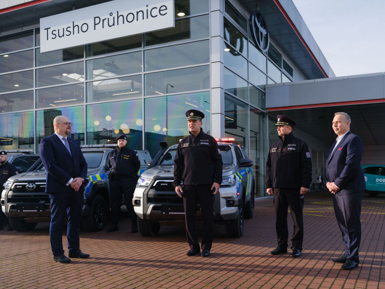 Toyota Tsusho předala Policii ČR prvních 20 vozů Toyota Hilux