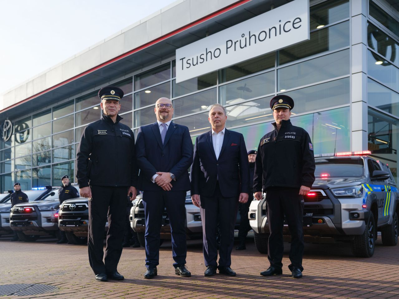 Toyota Tsusho předala Policii ČR prvních 20 vozů Toyota Hilux