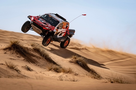  Rallye Dakar 2026: Soutěžní tým TOYOTA GAZOO Racing prokázal odolnost i rychlost v popředí závodního pole
