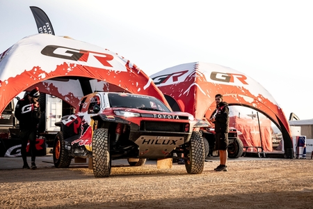  Rallye Dakar 2026: Soutěžní tým TOYOTA GAZOO Racing prokázal odolnost i rychlost v popředí závodního pole