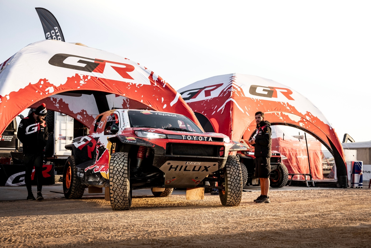  Rallye Dakar 2026: Soutěžní tým TOYOTA GAZOO Racing prokázal odolnost i rychlost v popředí závodního pole