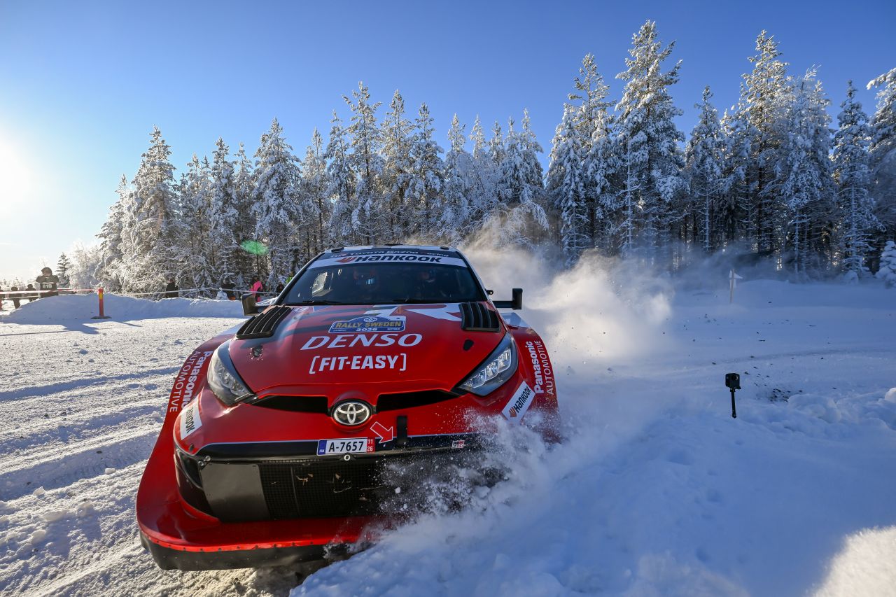 Mistr zasněžených tratí Evans dovedl Toyotu ve Švédsku k prvním čtyřem místům
