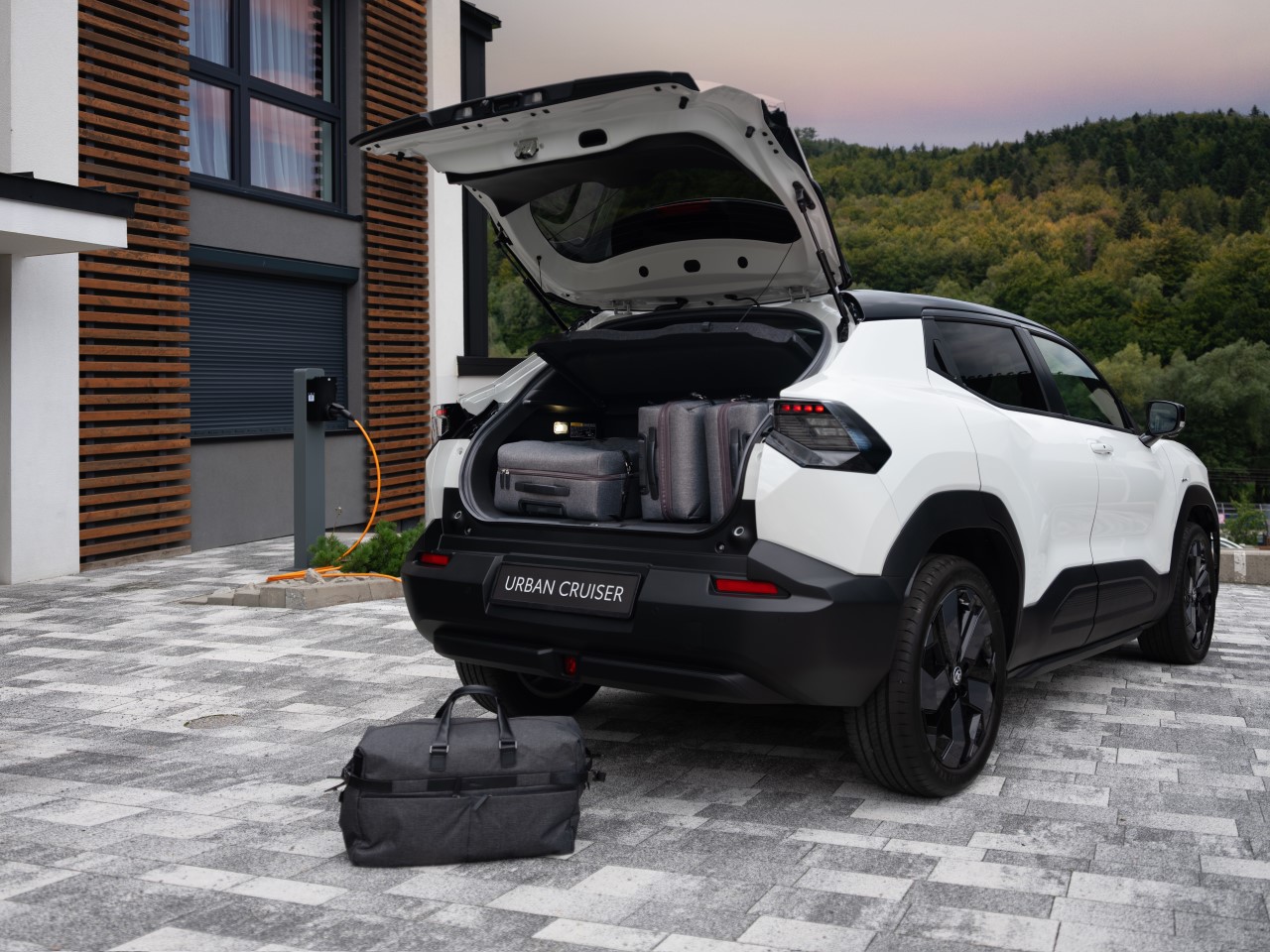 Toyota veze do Česka další elektromobil. Startuje předprodej modelu Urban Cruiser