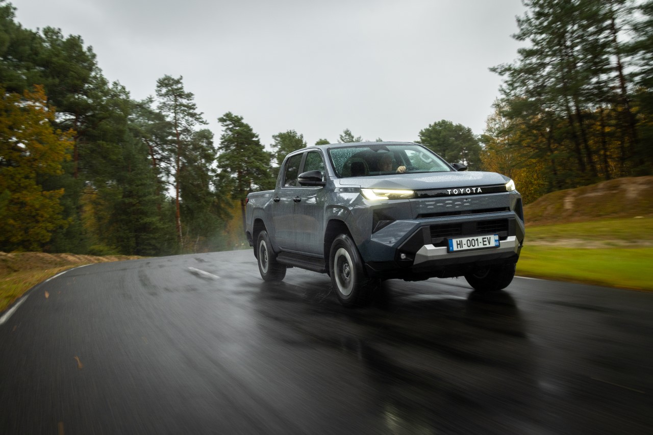 Elektrická Toyota Hilux míří do Česka, předprodej začal. Jaké jsou české ceny?