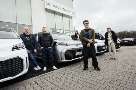 Toyota se spojila s Chinaski, zajišťuje flotilu na turné