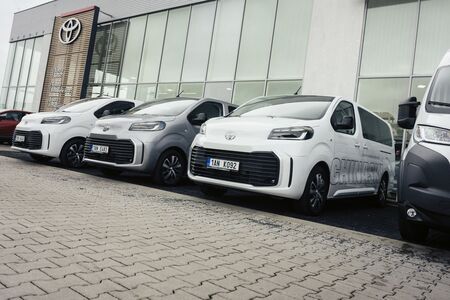 Toyota se spojila s Chinaski, zajišťuje flotilu na turné