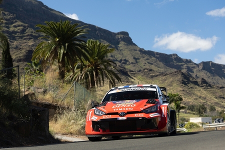 Rallye Kanárské ostrovy: Ogier vítězí po souboji jezdců Toyota Gazoo Racing