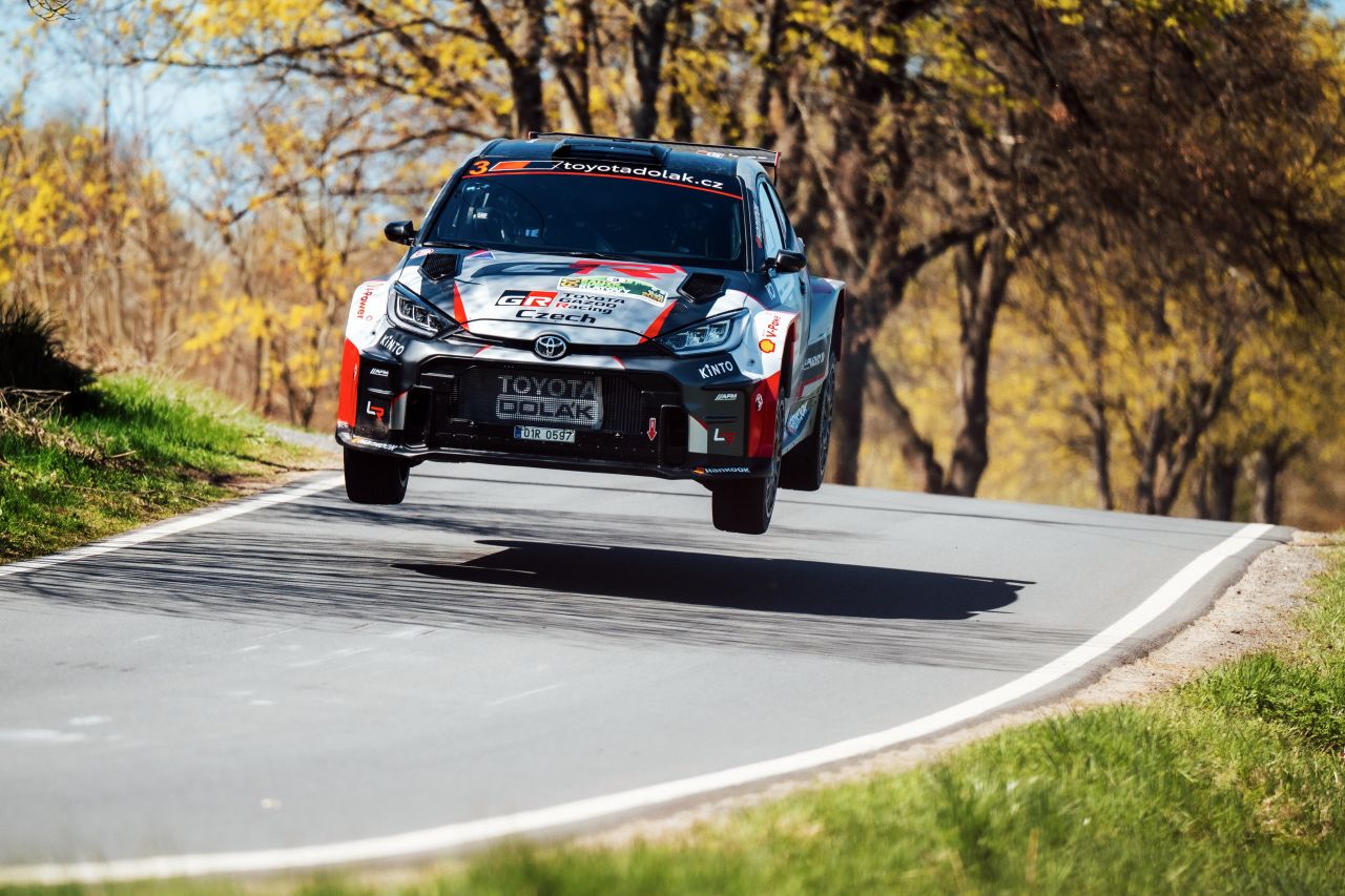 Filip Mareš s vozem Toyota GR Yaris Rally2 ovládl Rallye Šumava Klatovy 