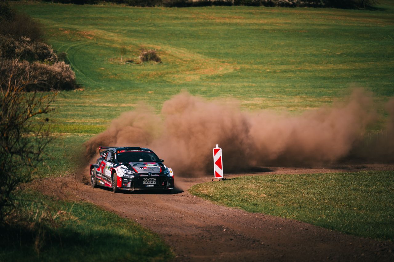 Filip Mareš s vozem Toyota GR Yaris Rally2 ovládl Rallye Šumava Klatovy 