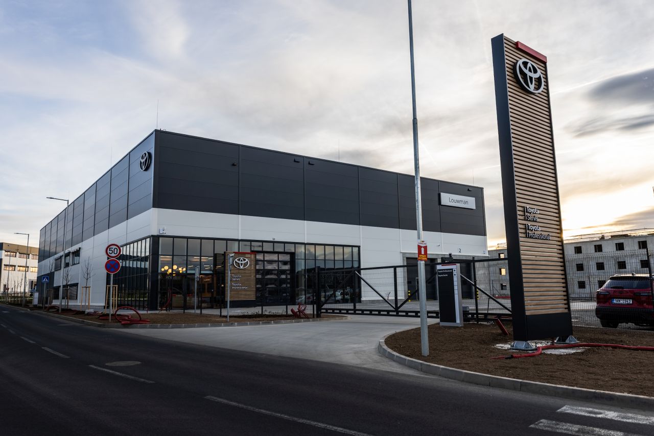 Toyota vybudovala v Tuchoměřicích obří centrum užitkových vozů