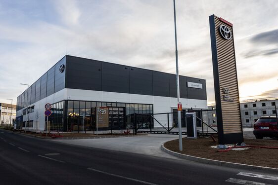 Toyota vybudovala v Tuchoměřicích obří centrum užitkových vozů