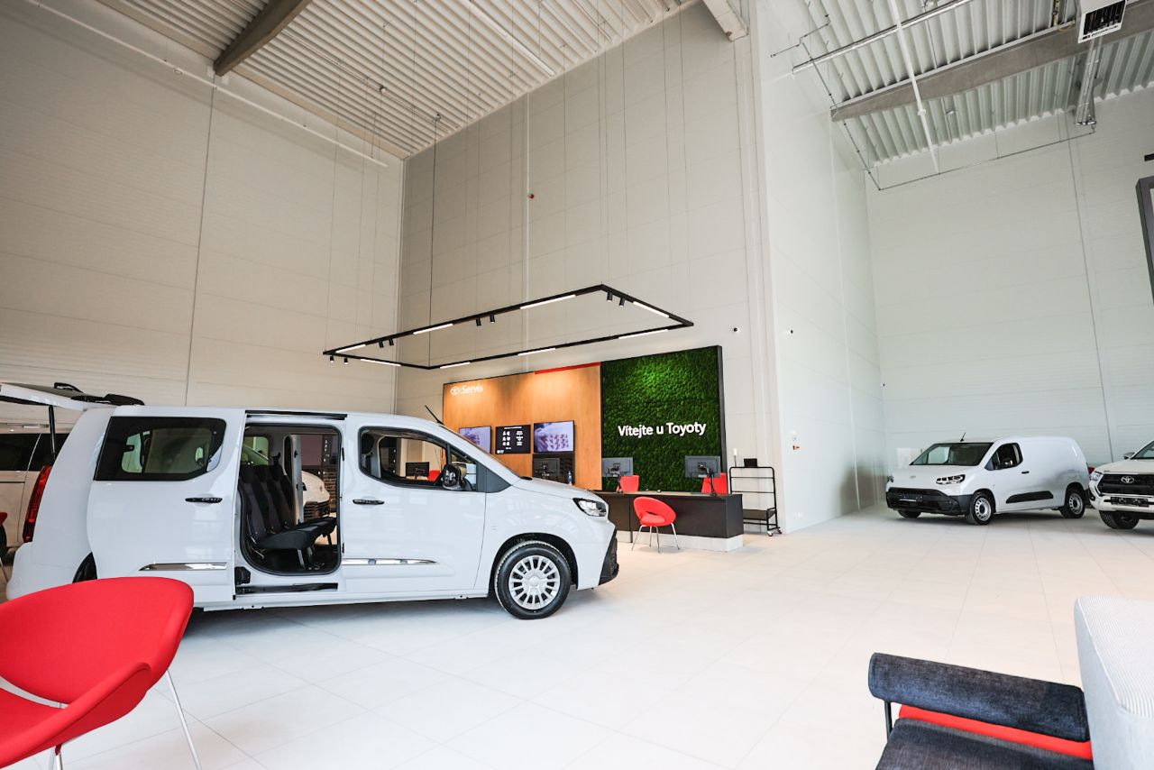 Toyota vybudovala v Tuchoměřicích obří centrum užitkových vozů