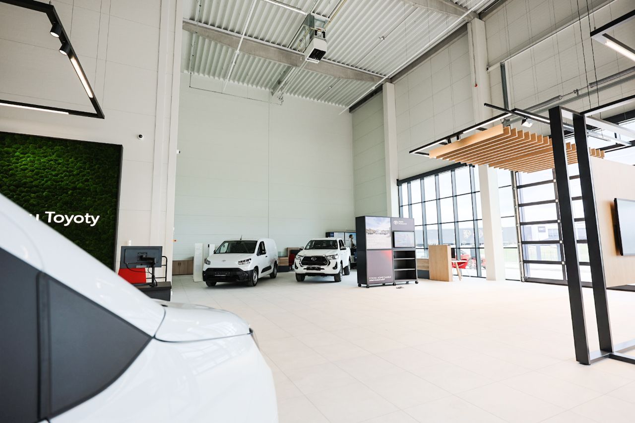 Toyota vybudovala v Tuchoměřicích obří centrum užitkových vozů