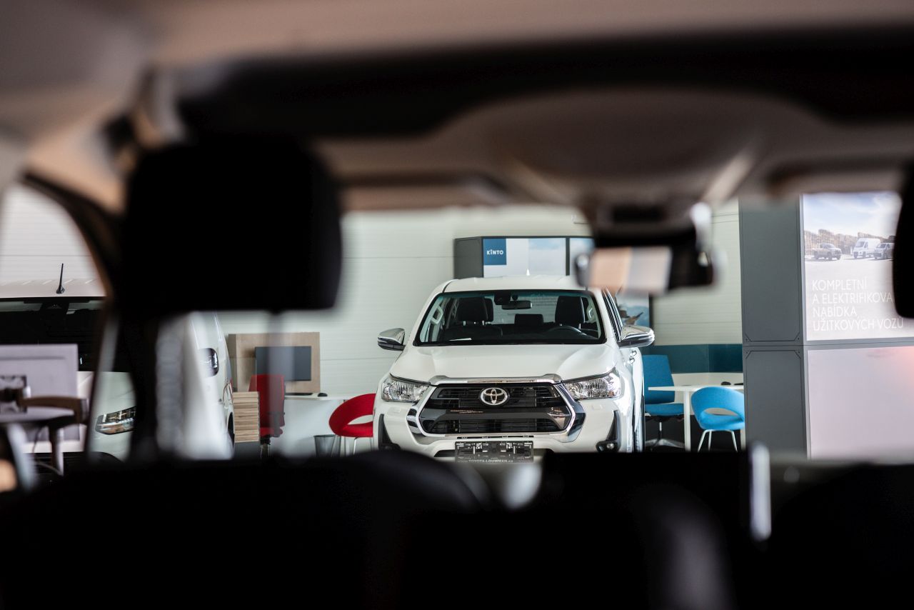 Toyota vybudovala v Tuchoměřicích obří centrum užitkových vozů