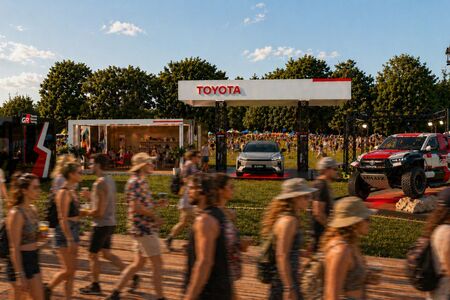 Toyota rozšiřuje zónu na Rock for People ve stylu benzinky