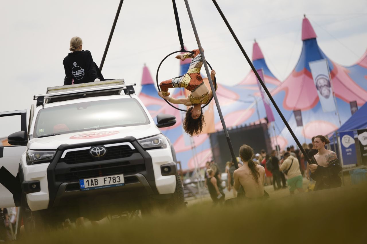 Toyota rozšiřuje zónu na Rock for People ve stylu benzinky