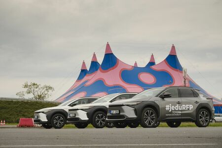 Toyota rozšiřuje zónu na Rock for People ve stylu benzinky