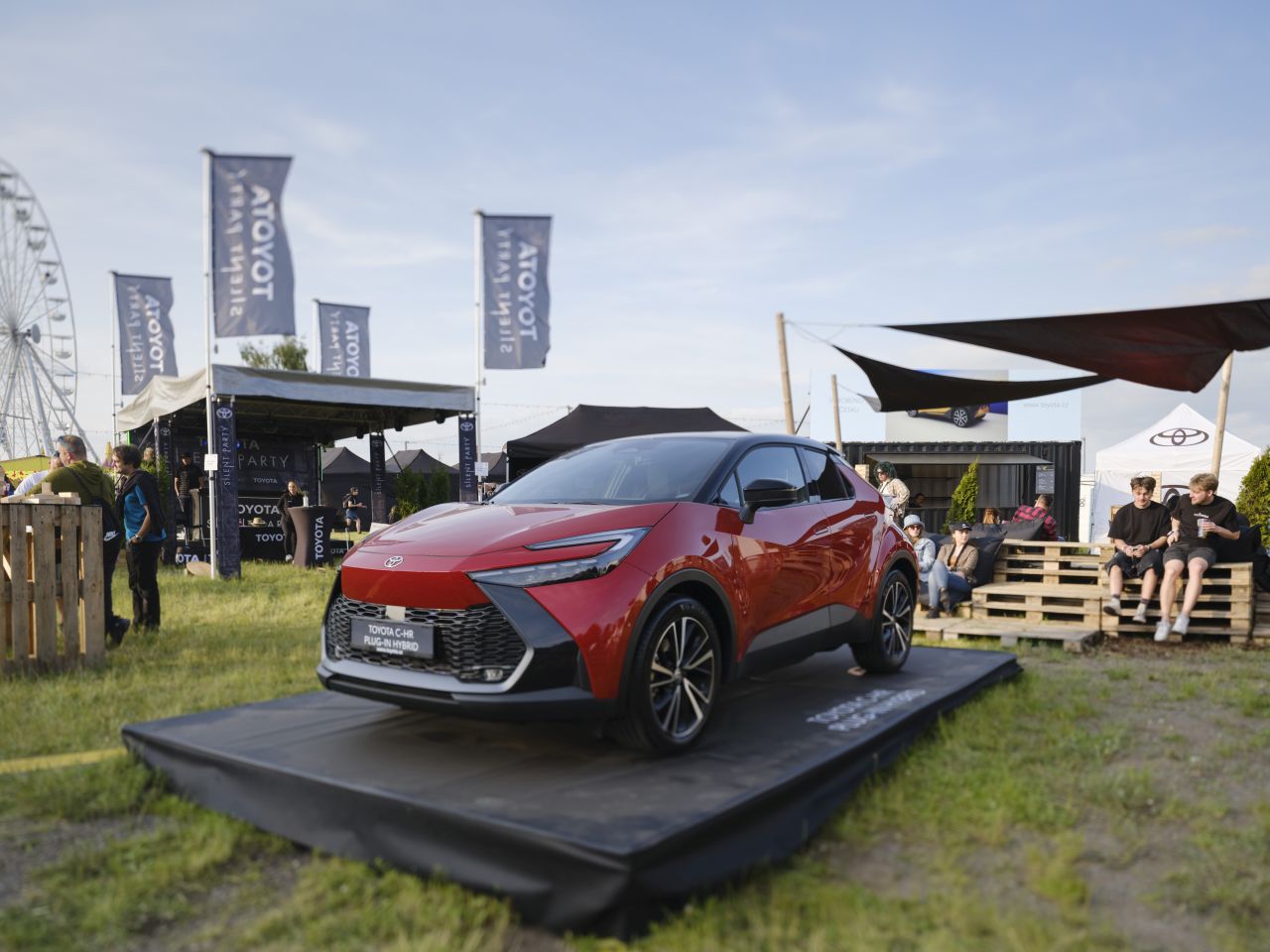 Toyota rozšiřuje zónu na Rock for People ve stylu benzinky