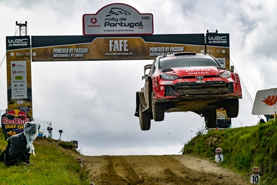 Portugalská rallye: Dvojité stupně vítězů pro Toyotu po závěrečném zvratu