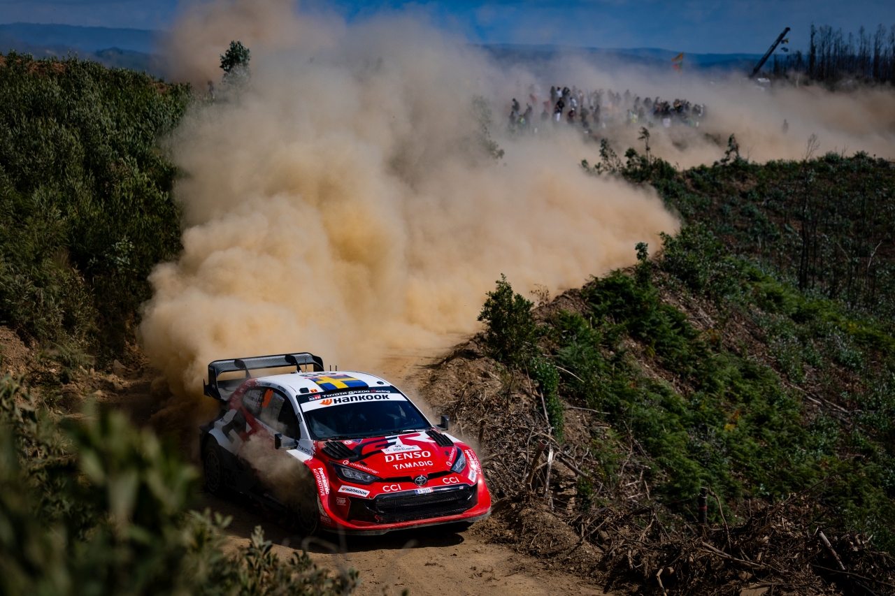 Portugalská rallye: Dvojité stupně vítězů pro Toyotu po závěrečném zvratu