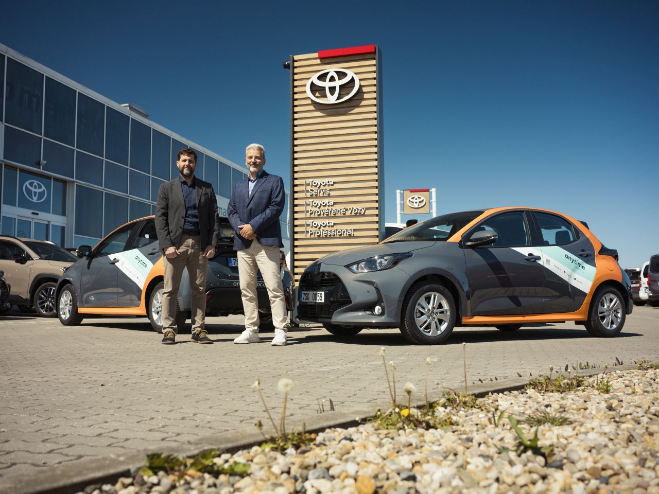 Toyota předala Anytime dalších 180 hybridních Yarisů