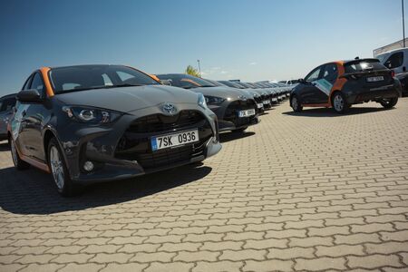 Toyota předala Anytime dalších 180 hybridních Yarisů