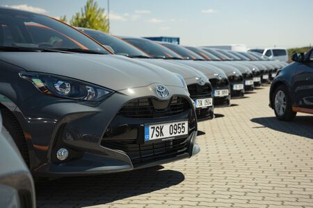 Toyota předala Anytime dalších 180 hybridních Yarisů