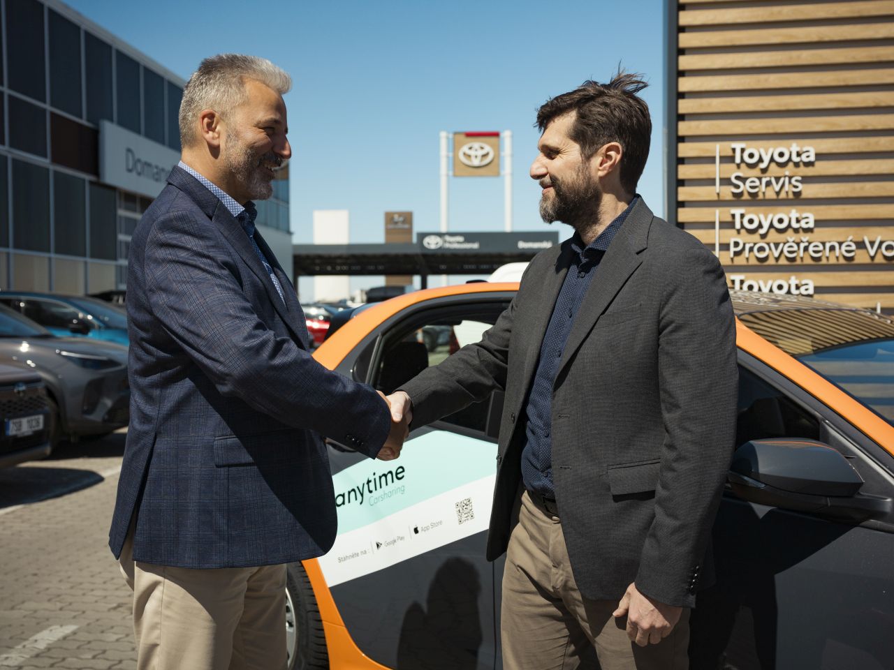 Toyota předala Anytime dalších 180 hybridních Yarisů