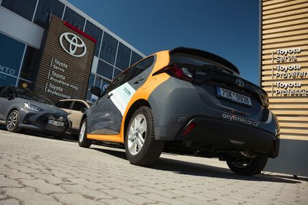 Toyota předala Anytime dalších 180 hybridních Yarisů