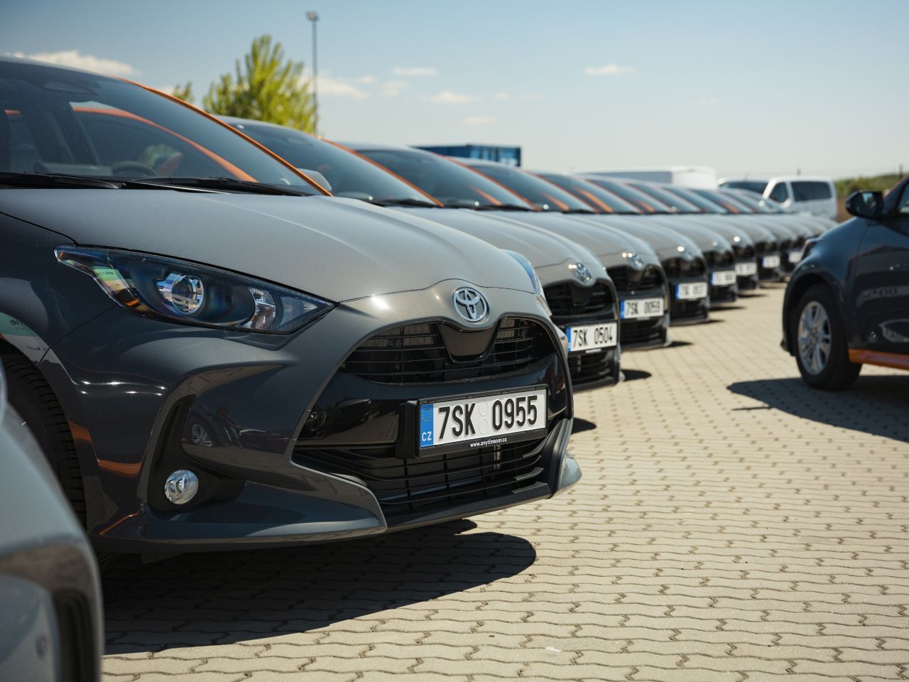 Toyota předala Anytime dalších 180 hybridních Yarisů