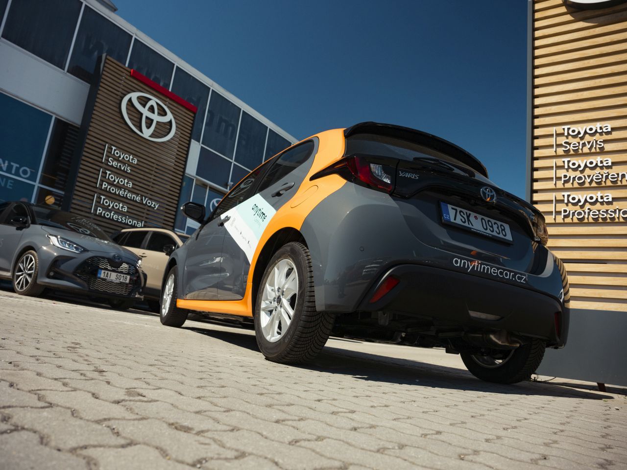 Toyota předala Anytime dalších 180 hybridních Yarisů