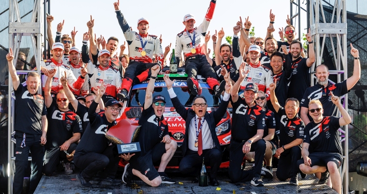 Rallye Japonsko: Evans s Toyotou slaví potřetí zlato
