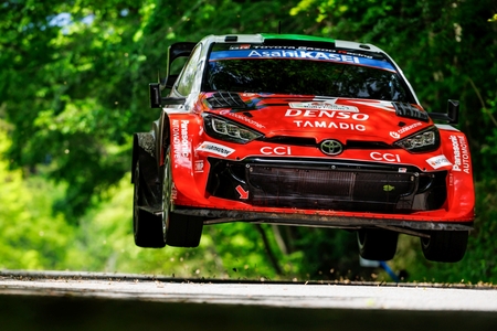 Rallye Japonsko: Evans s Toyotou slaví potřetí zlato
