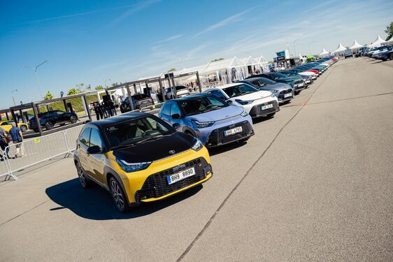 Značky Toyota a Lexus v Hradci Králové představily všech deset letošních premiér, největší zájem byl o elektromobily
