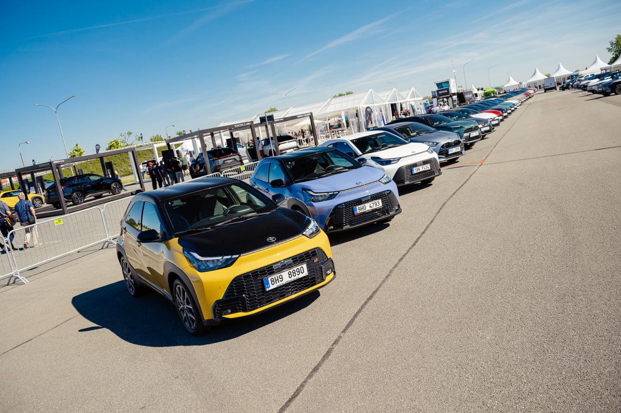 Značky Toyota a Lexus v Hradci Králové představily všech deset letošních premiér, největší zájem byl o elektromobily