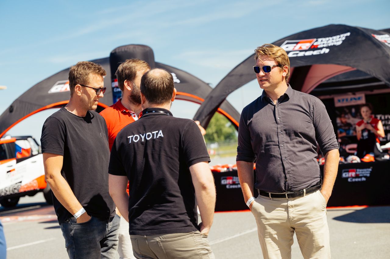 Značky Toyota a Lexus v Hradci Králové představily všech deset letošních premiér, největší zájem byl o elektromobily