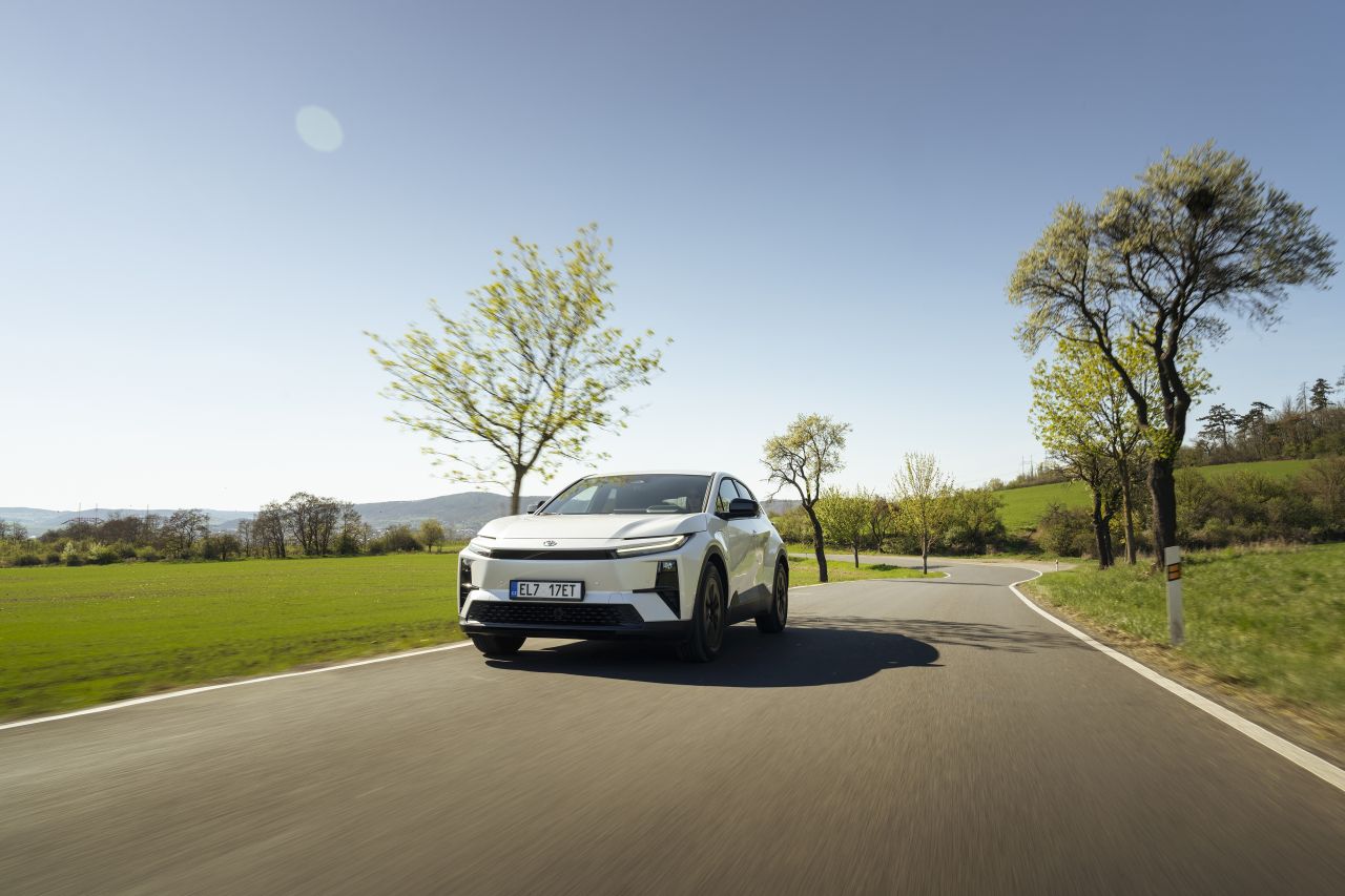 Toyota obsadila v pololetí třetí příčku v prodeji elektromobilů