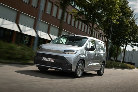 Toyota obsadila v pololetí třetí příčku v prodeji elektromobilů