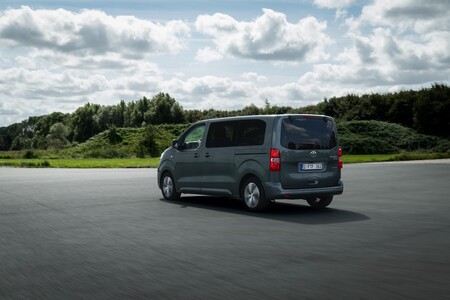 Toyota obsadila v pololetí třetí příčku v prodeji elektromobilů