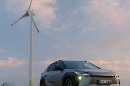 Toyota obsadila v pololetí třetí příčku v prodeji elektromobilů