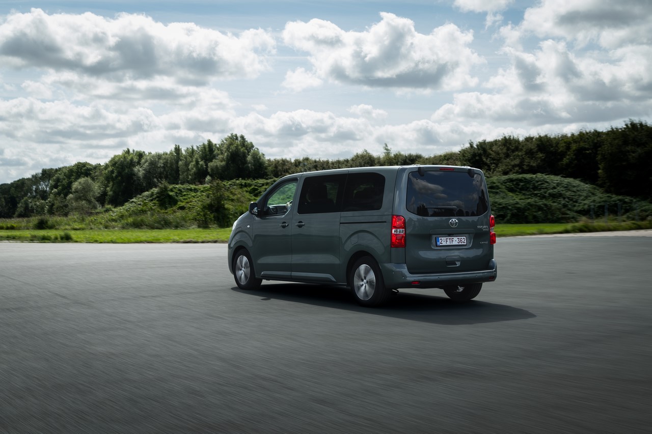 Toyota obsadila v pololetí třetí příčku v prodeji elektromobilů