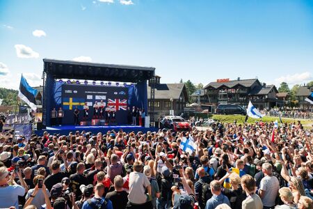 Rallye Finsko: Létající Fin Pajari slaví s Toyotou druhé vítězství  v řadě