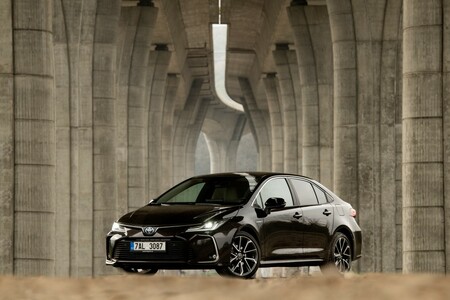 Elegantní Camry, praktická Corolla i užitkový Proace Verso. Toyota snižuje ceny operativního leasingu
