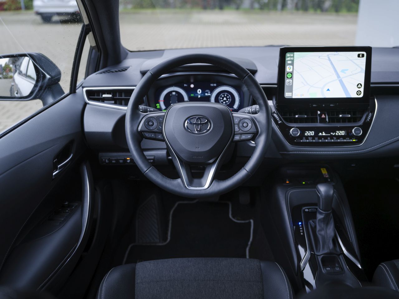Elegantní Camry, praktická Corolla i užitkový Proace Verso. Toyota snižuje ceny operativního leasingu