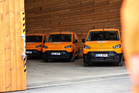 Toyota rozšířila vozový park Pražských služeb o 18 elektrických vozů Proace City 