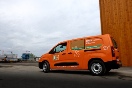 Toyota rozšířila vozový park Pražských služeb o 18 elektrických vozů Proace City 