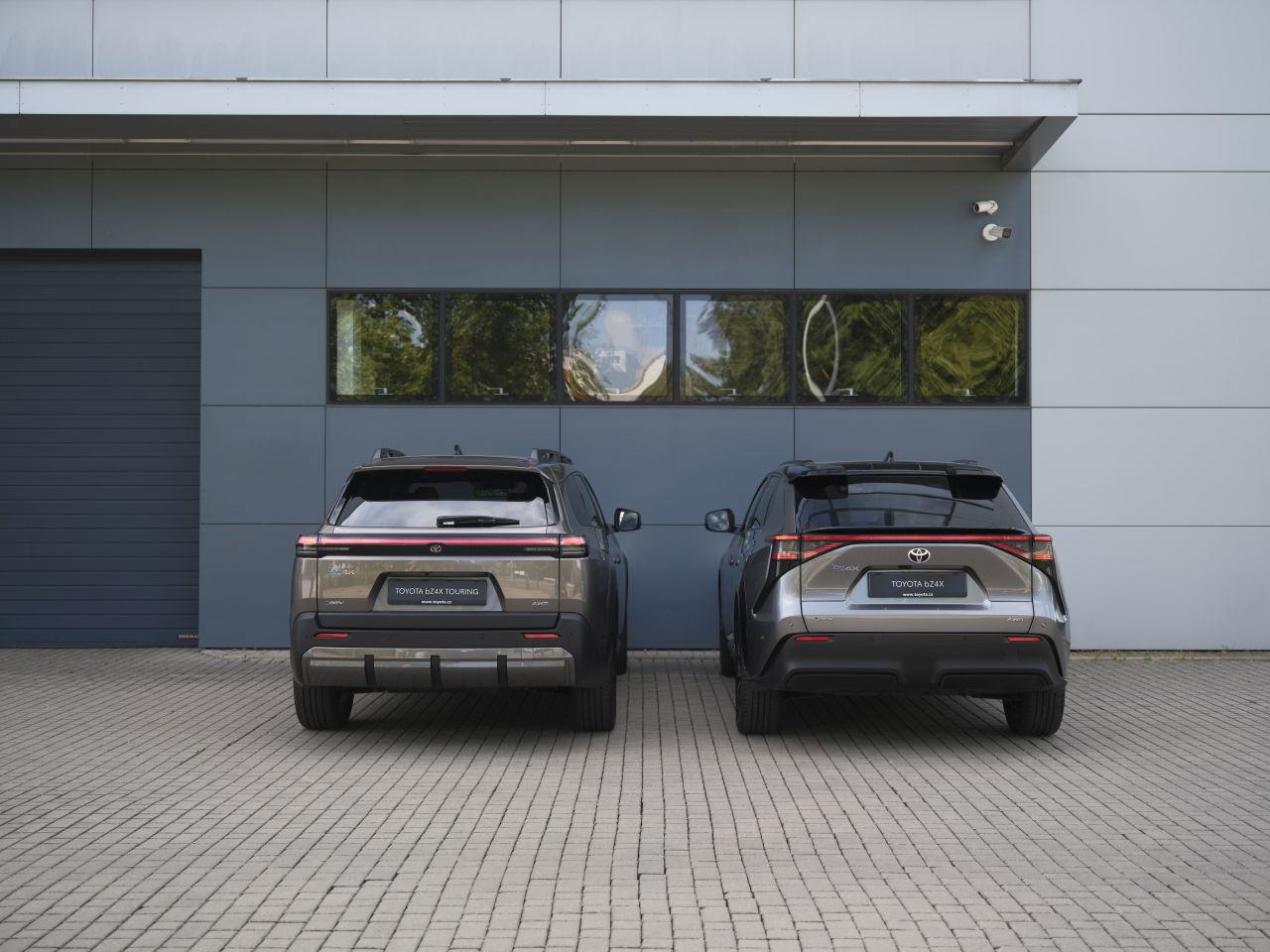 Toyota Víkend 12.-13. září s novou podzimní nabídkou, při nákupu osobních vozů je možné ušetřit až 290 500 korun