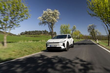 Toyota Víkend 12.-13. září s novou podzimní nabídkou, při nákupu osobních vozů je možné ušetřit až 290 500 korun