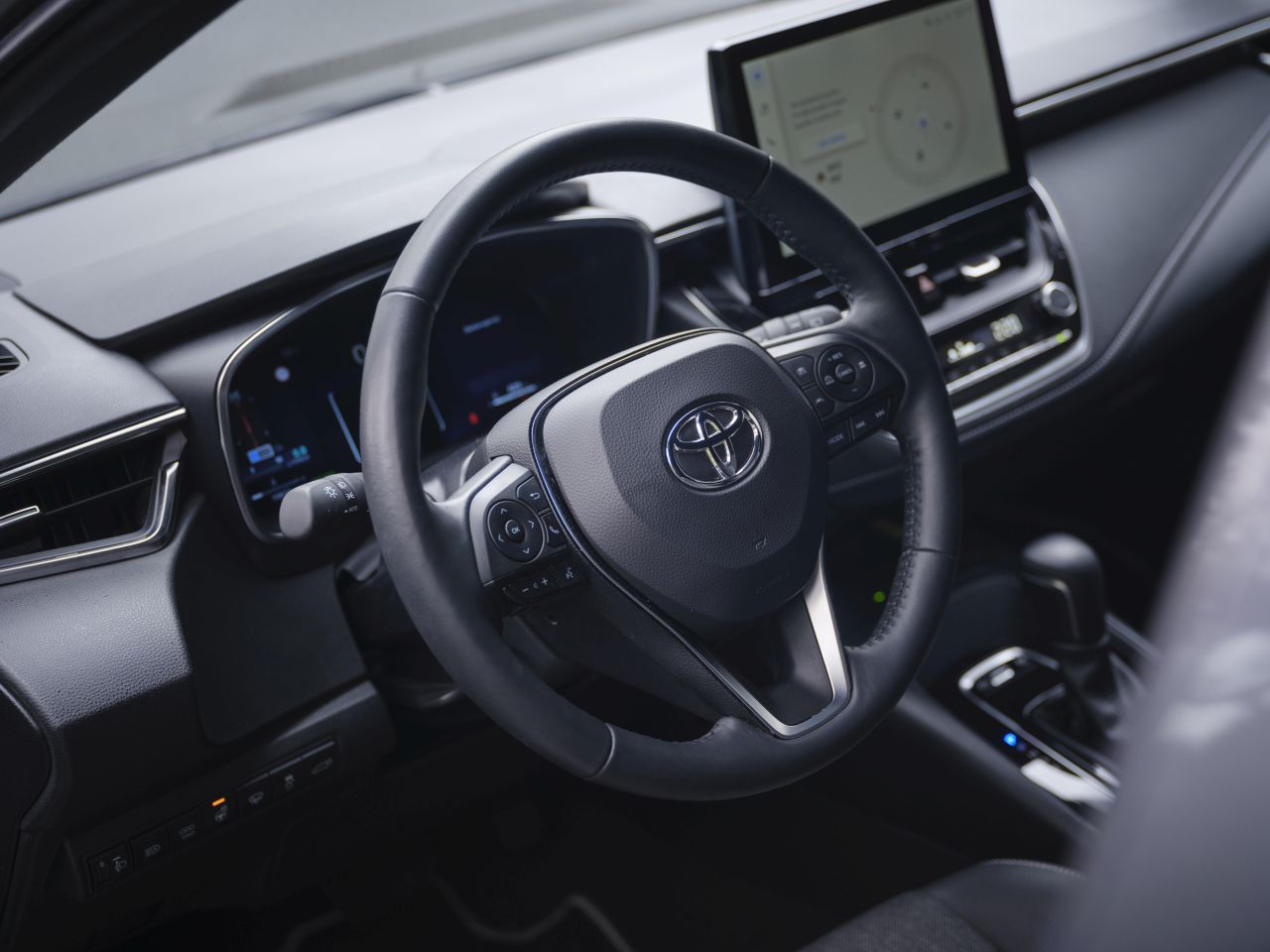 Toyota Víkend 12.-13. září s novou podzimní nabídkou, při nákupu osobních vozů je možné ušetřit až 290 500 korun