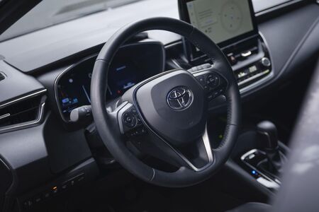 Toyota Víkend 12.-13. září s novou podzimní nabídkou, při nákupu osobních vozů je možné ušetřit až 290 500 korun